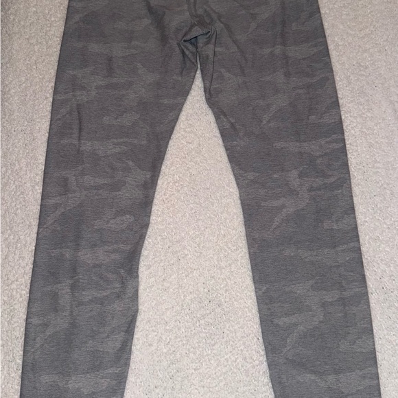 Vuori Gray Camo Leggings - Picture 4 of 4